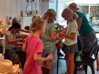 Selbst gepflückte Äpfel zum Kompott verwandeln
